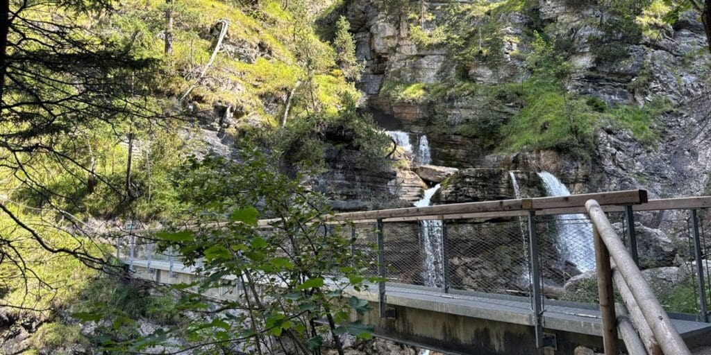 Ende des ausgebauten Weges bei den Kuhfluchtwaserfällen